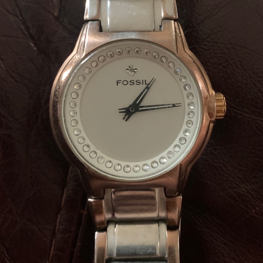 Men's Two-Tone Fossil Watch: Bold Style for Every Moment